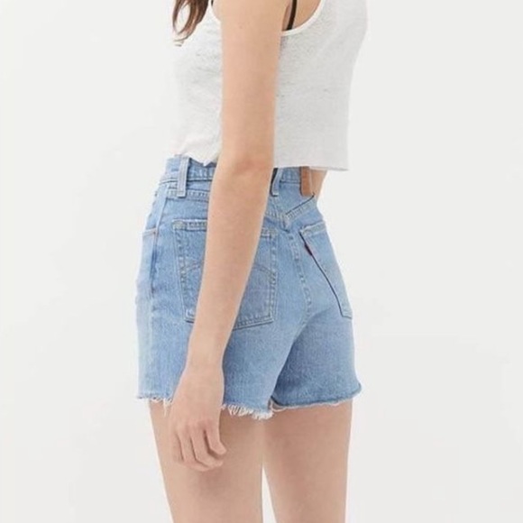 Levi’s | Premium Ribcage Short - Picture 2 of 9